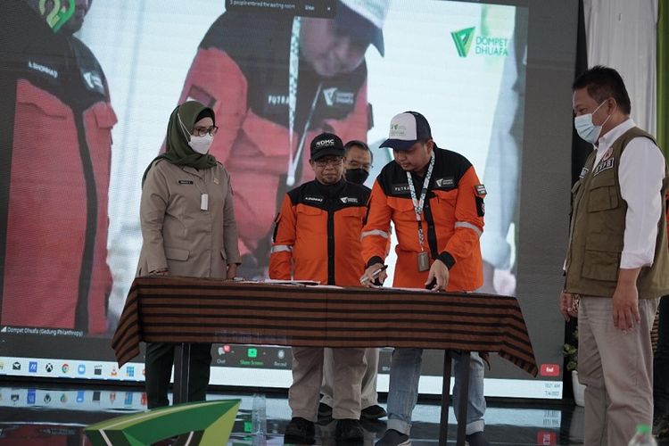 Perkuat kolaborAksi, Dompet Dhuafa dan Badan Nasional Penanggulangan Bencana (BNPB) menandatangani kerja sama untuk penanggulangan bencana perkotaan, Senin (4/7/2022). Hal tersebut menjadi kado spesial di milad ke-29 tahun Dompet Dhuafa. 