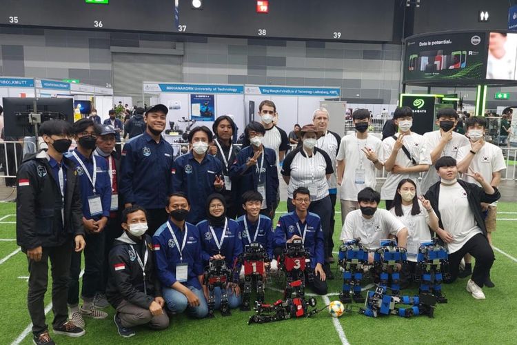 Ikuti Ajang Internasional RoboCup 2022, Tim Mahasiswa ITS Raih Juara