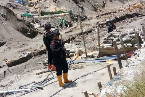 Polisi Tangkap 4 Penambang Emas Liar di Gunung Botak