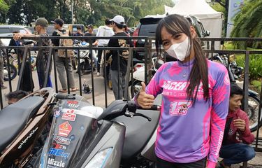 Pebalap Perempuan Tia "Bocil" Ikut Libas Street Race Kemayoran