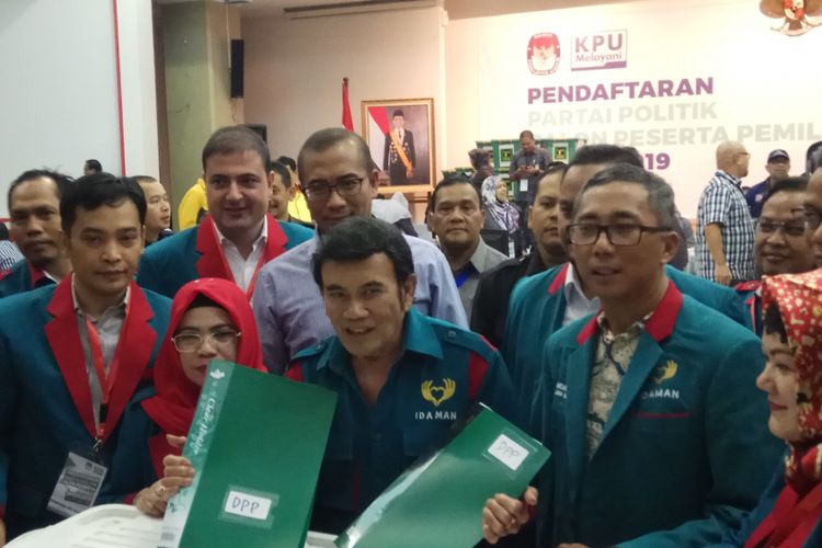Ketua Umum Partai Islam Damai Aman (Idaman), Rhoma Irama memimpin langsung partainya mendaftar sebagai calon peserta Pemilu 2019. Jakarta, Senin (16/10/2017).
