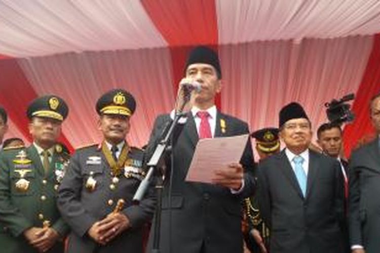 Presiden Joko Widodo saat memberikan pernyataan terkait kecelakaan pesawat Hercules C-130 di Markas Komando Brimob, Kelapa Dua, Depok, Rabu (1/7/2015).