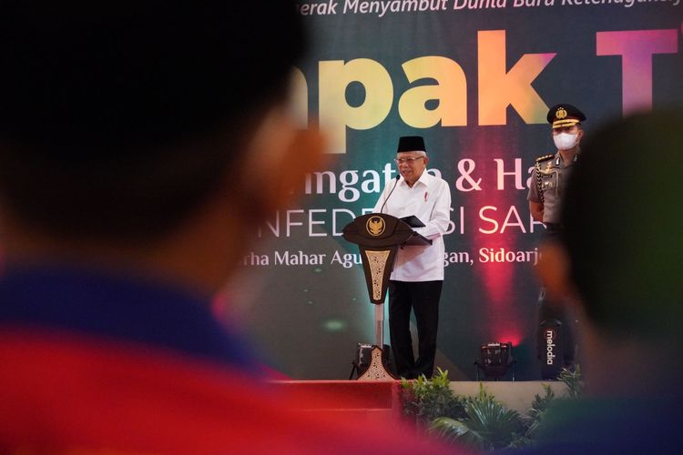 Wakil Presiden Ma'ruf Amin membacakan sambutan dalam acara peringatan haru ulang tahun Konfederasi Sarikat Buruh Muslim Indonesia di Sidoarjo, Jumat (30/9/2022).