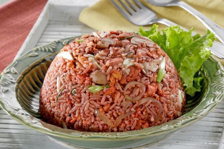 Ilustrasi nasi goreng merah. 
