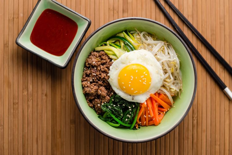 Ilustrasi bibimbap.