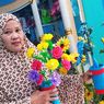 Kreatif, IRT di Cianjur Sulap Limbah Plastik Jadi Bunga Hias Warna-warni