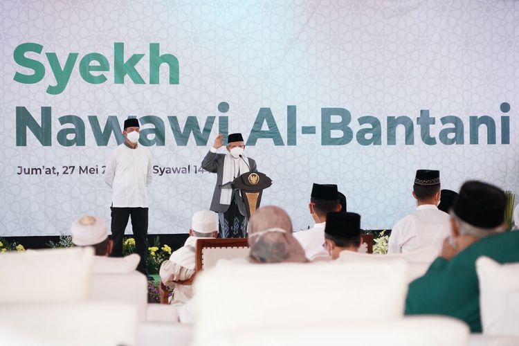 Wakil Presiden Ma'ruf Amin menyampaikan sambutan dalam peringatan Haul ke-129 Syekh Nawawi Al-Bantani di Serang, Jumat (27/5/2022).