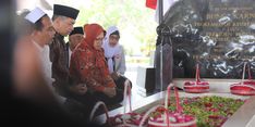 Kunjungi Makam Bung Karno dan Tokoh Ulama, Risma-Gus Hans Disambut Hangat Warga