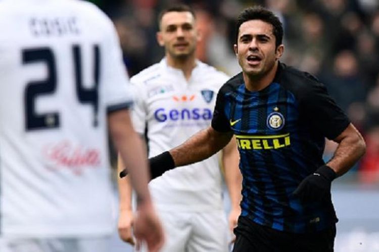 Eder merayakan gol Inter Milan ke gawang Empoli pada pertandingan Serie A di Stadion Giuseppe Meazza, Minggu (12/2/2017). 