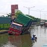 Banjir Semarang Bikin Pantura Membahayakan: Motor Mogok hingga Truk Terperosok