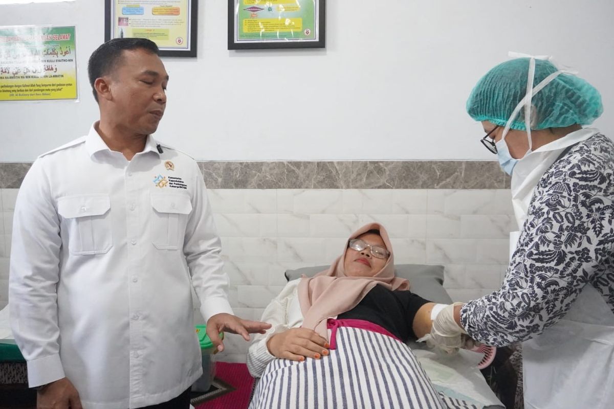 Mendukbangga/Kepala BKKBN Wihaji dalam acara ?Pencanangan Pelayanan KB Serentak dalam Rangka HUT IBI ke-74 Tahun 2025?, bertempat di Tempat Praktik Mandiri Bidan (TPMB) Bidan Siti Salma, Kabupaten Tangerang, Banten, Senin (5/4/2025).