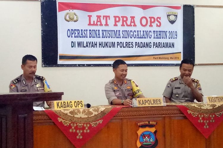 Kapolres Padang Pariaman AKBP Rizki Nugroho (tengah) (Dok: Humas Polres Padang Pariaman)