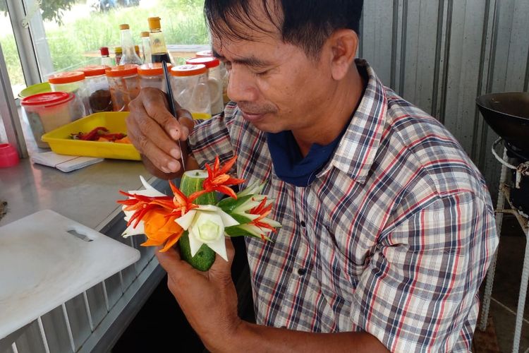 Foto : Michael Joni (49) pelaku usaha kecil di Labuan Bajo, Kabupaten Manggarai Barat, NTT.