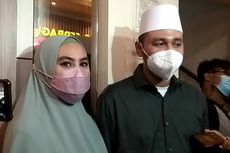 Positif Covid-19, Suami Kartika Putri Video Call Terhalang Kaca dengan Putrinya di Yaman