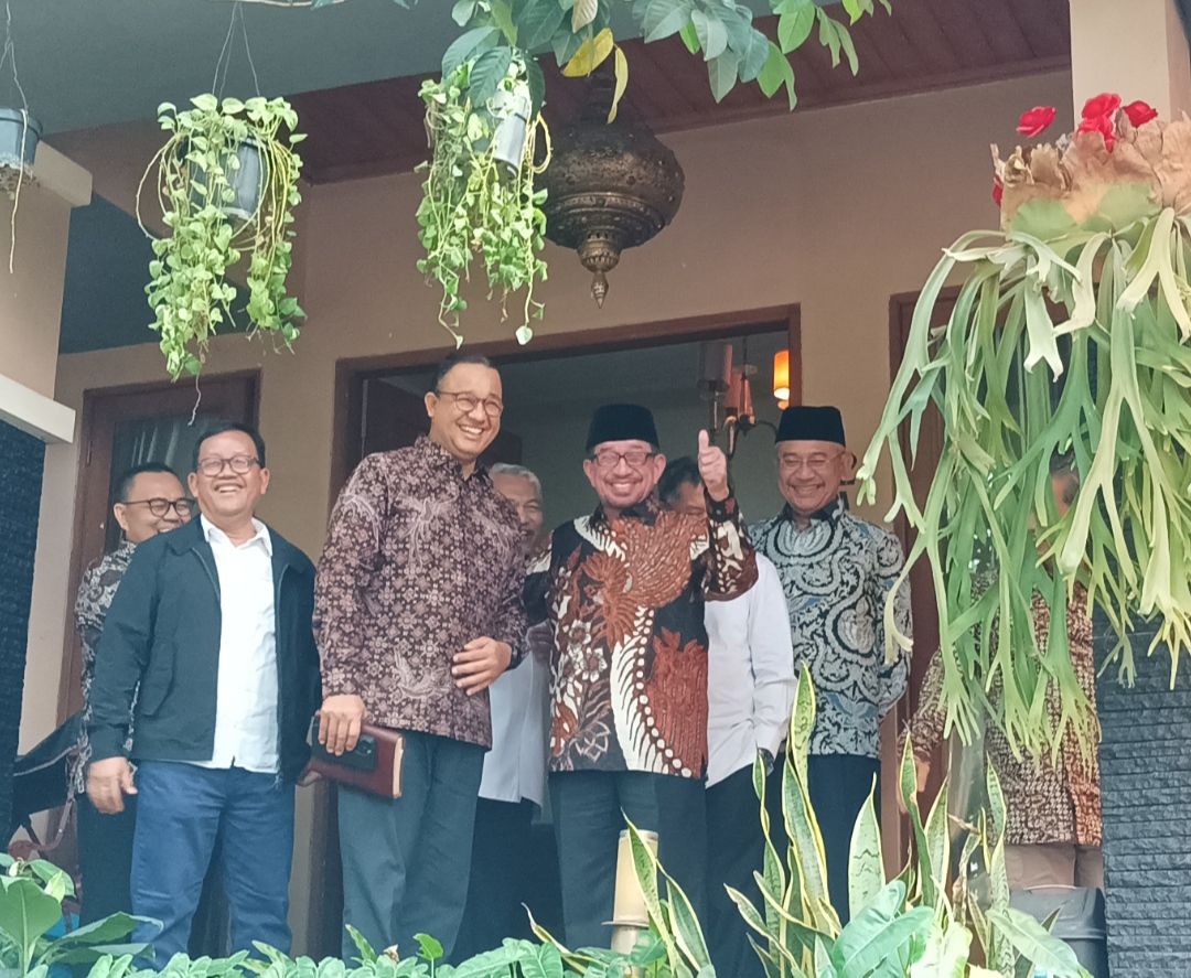 Silaturahmi ke Rumah Ketua Majelis Syuro PKS, Anies Disuguhi Kopi dan Roti Tuna