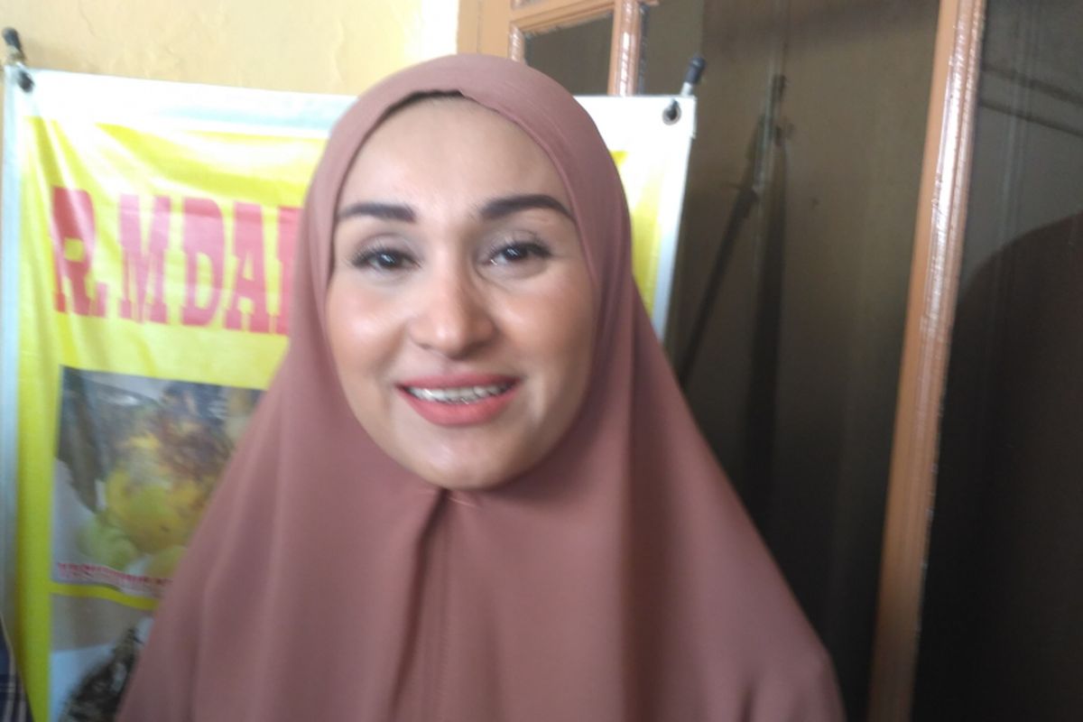 Artis peran Rita Hasan saat ditemui di rumah makan miliknya di kawasan Condet, Jakarta Timur, Selasa (11/9/2018).