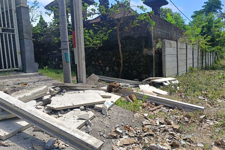 Akses jalan yang ditembok oleh GWK dan membuat warga Desa Ungasan terisolir. Beberapa bagian sudah dibongkar hari ini, Rabu (1/10/2025). 