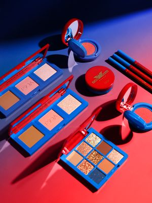 ESQA Cosmetics meluncurkan koleksi makeup Wonder Woman Believe in Wonder Collection yang terdiri dari 9 produk.
