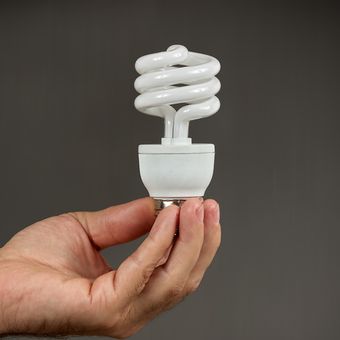 Ilustrasi lampu CFL.