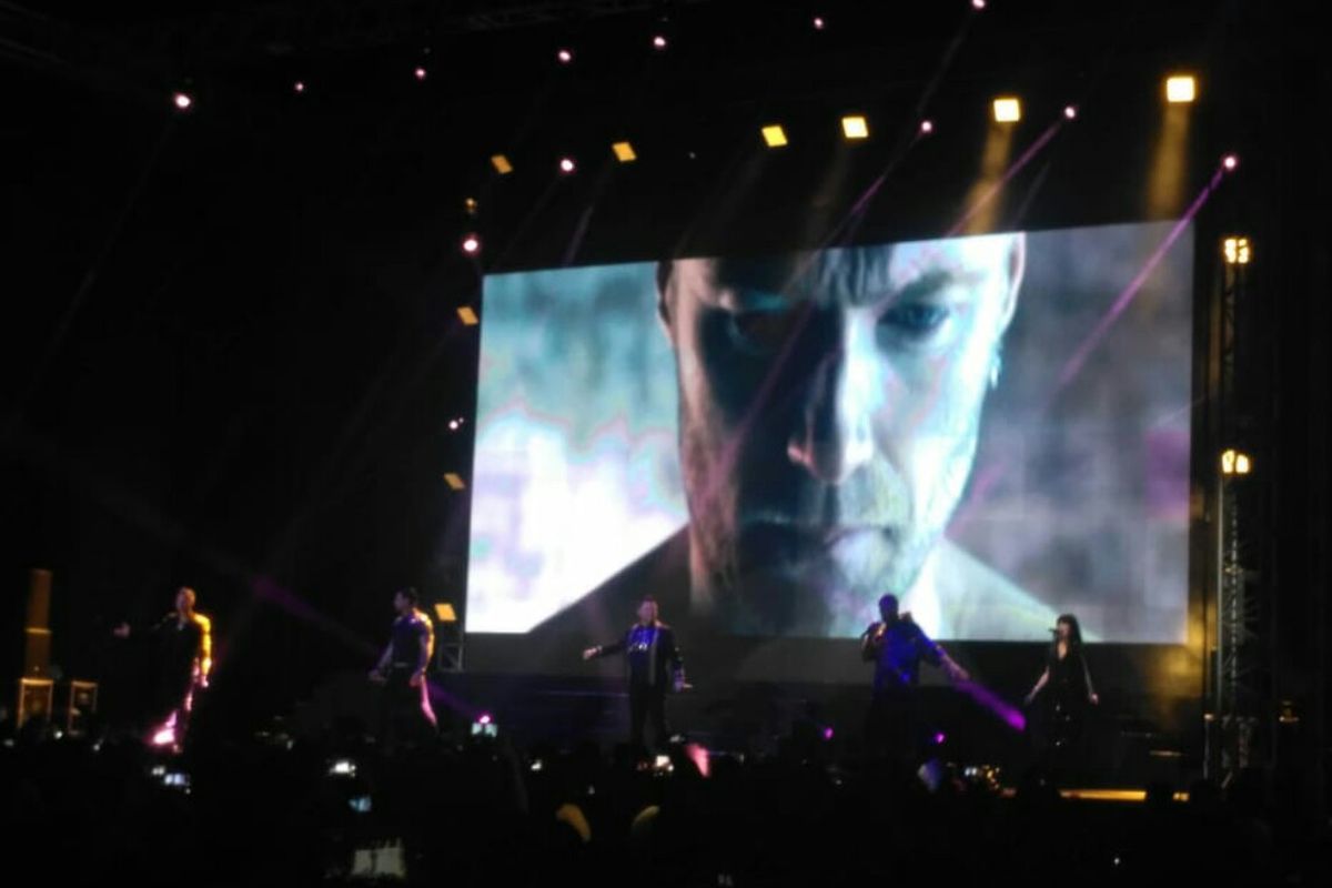 Boyzone tampil menyapa penggemarnya di Tennis Indoor, Senayan, Jakarta Pusat, Minggu (24/3/2019).