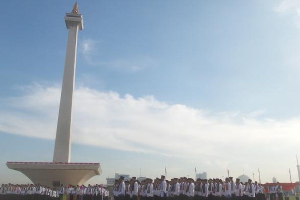 Upacara peringatan HUT ke-489 Kota Jakarta di Laangan Monas, Rabu (22/6/2016)