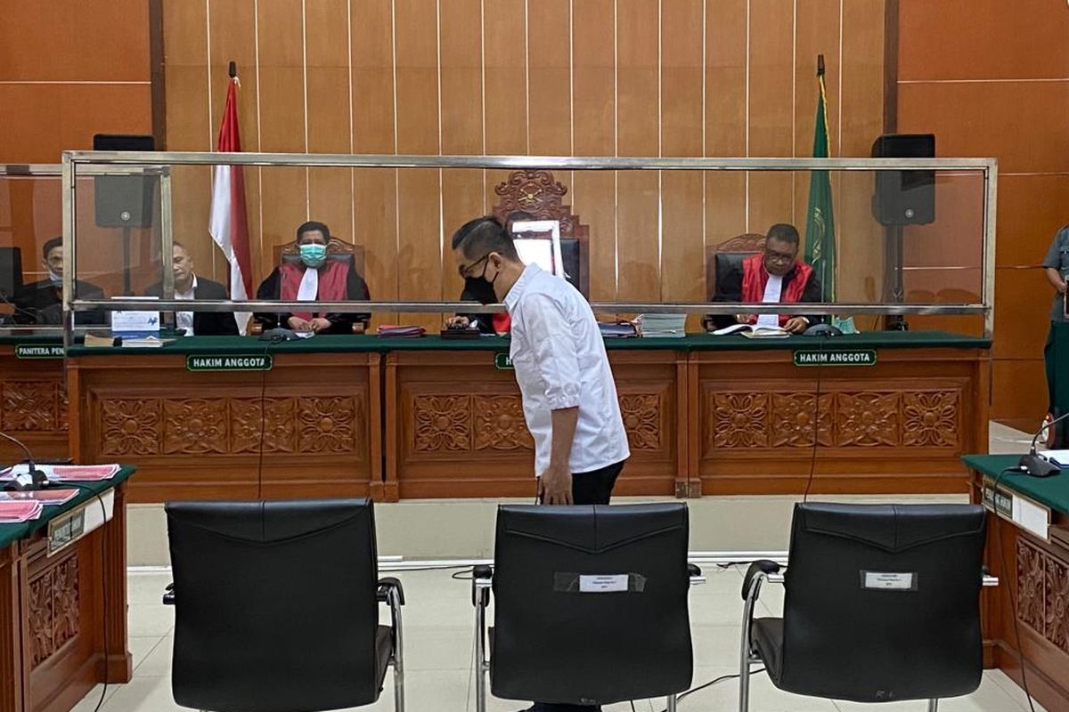 Mantan Kapolres Bukittinggi AKBP Dody Prawiranegara hadir dalam sidang dengan agenda pembacaan replik oleh JPU di PN Jakarta Barat, Rabu (12/4/2023). 