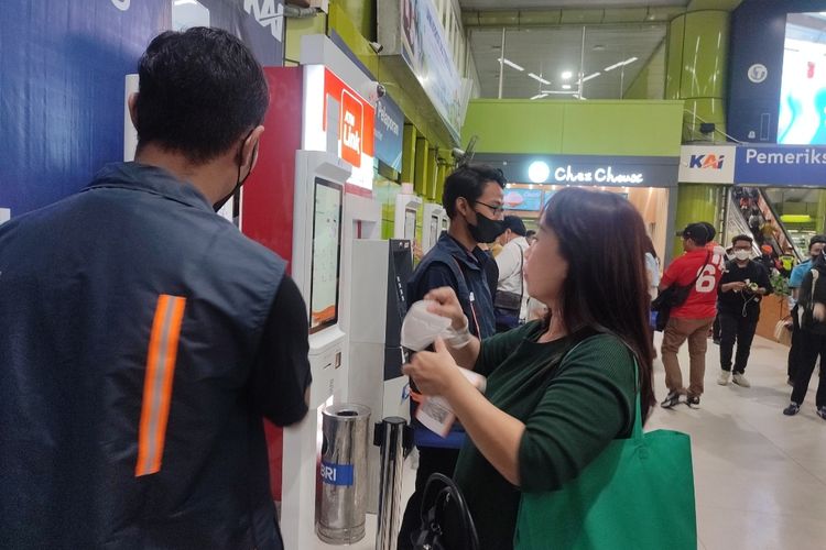 PT Kereta Api Indonesia atau KAI (Persero) telah menerapkan teknologi face recognition boarding gate di beberapa stasiun, salah satu di antaranya di Gambir, Jakarta Pusat.