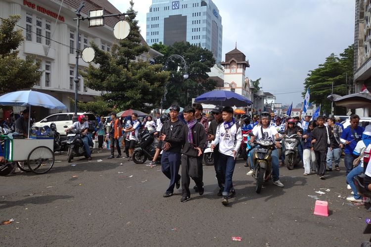 Usai Skuad Persib Angkat Piala di JPO Asia-Afrika, Ribuan Bobotoh Mulai Bubarkan Diri
