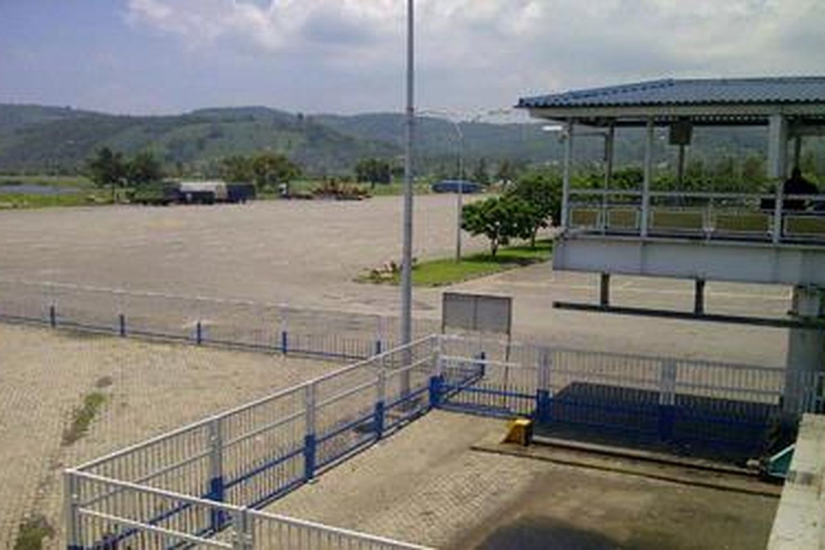 Situasi di Dermaga III Pelabuhan Bakauheni, Lampung Selatan, nampak lengang, Sabtu (25/2/2012).
