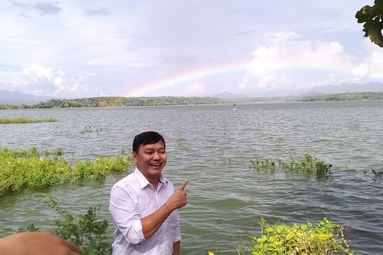 KUNJUNGI-- Wakil Menteri Agraria dan Tata Ruang/Badan Pertanahan Nasional (ATR/BPN), Surya Tjandra saat berkunjung di Waduk Gajah Mungkur di Kabupaten Wonogiri, Jawa Tengah, Rabu (30/3/2021).