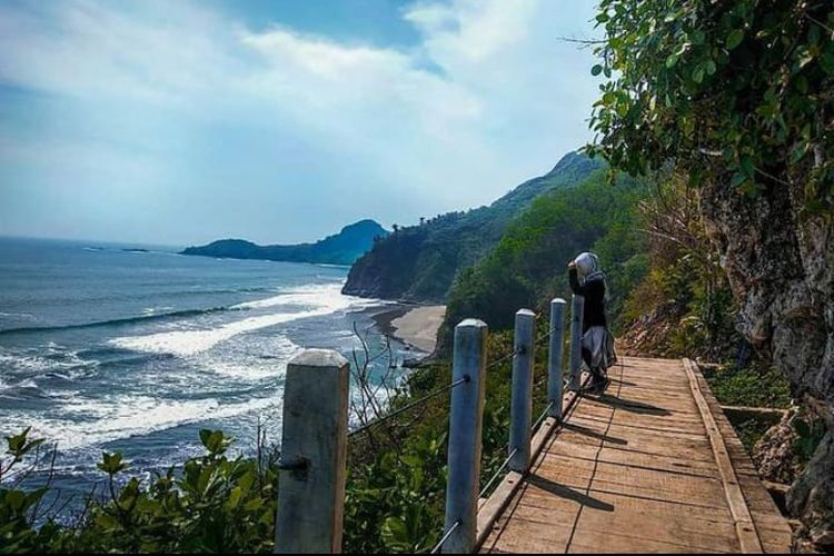 Pantai Surumanis, tempat wisata di Kebumen, Jawa Tengah