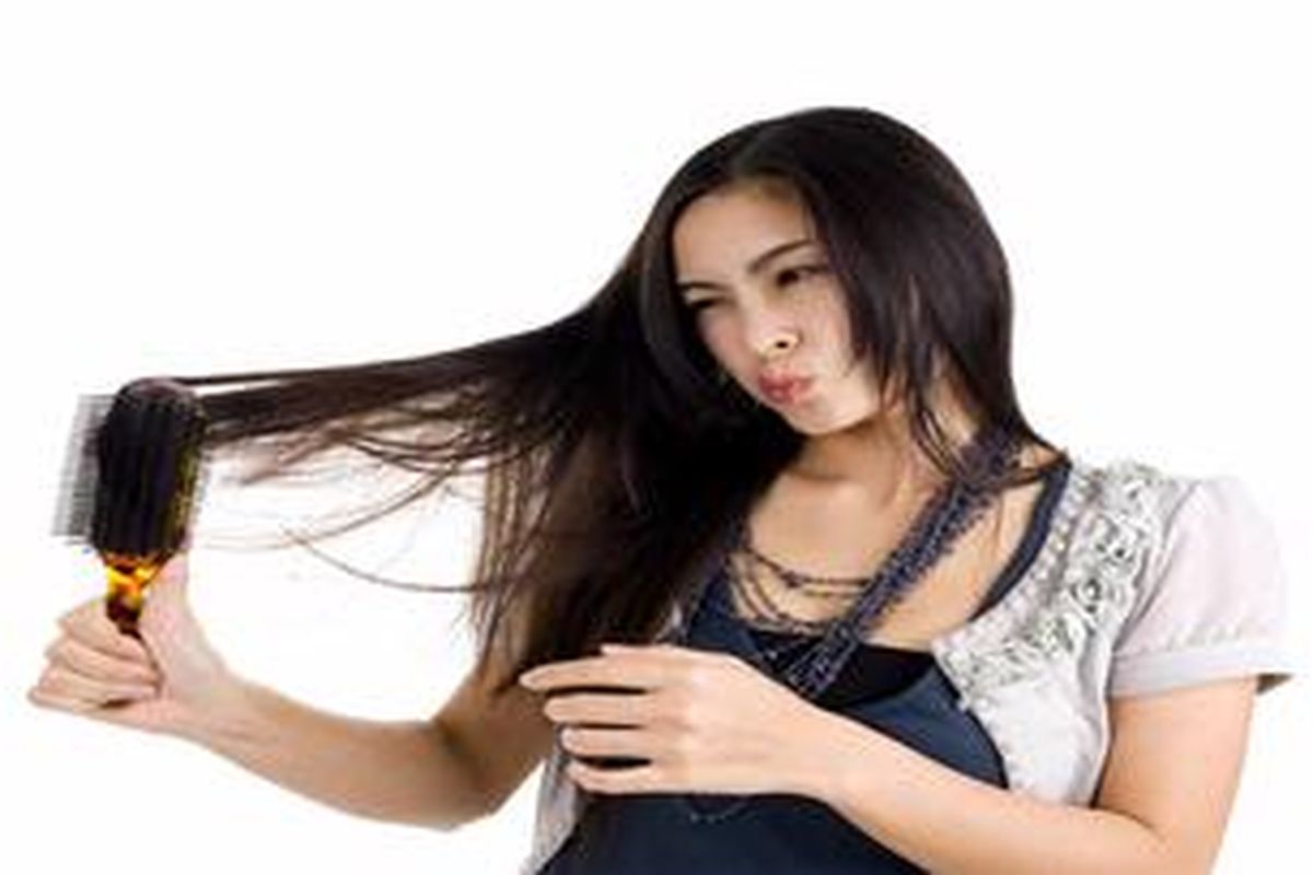 Rambut rusak karena tak apik dalam merawatnya.