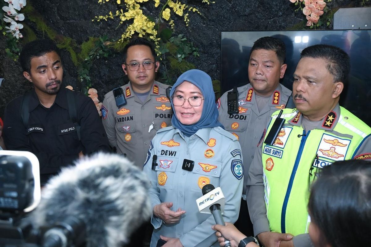 Pelaksana Tugas (Plt) Direktur Utama (Dirut) Jasa Raharja Dewi Aryani Suzana saat survei Operasi Lilin 2025 di kawasan Puncak, Bogor, Kamis (11/12/2025).