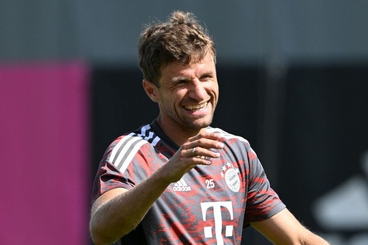 Penyerang Bayern Muenchen, Thomas Mueller, selama sesi latihan di Munich, Jerman selatan, pada 6 September 2022, menjelang laga Grup C Liga Champions Inter Milan vs Bayern Munich. Terkini, Mueller sudah tak sabar menghadapi Barcelona pada matchday kedua Liga Champions 2022-2023. Laga Bayern vs Barcelona dijadwalkan berlangsung di Stadion Allianz Arena, Rabu (14/9/2022).