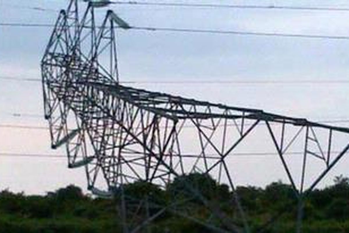 Menara Listrik Ditumbangkan, Pantai Timur Aceh Gelap Gulita