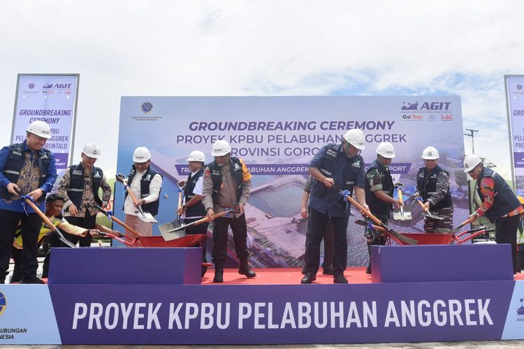 PT Anggrek Gorontalo Internasional Terminal (AGIT) memulai pembangunan Tahap I sisi laut Pelabuhan Anggrek, Gorontalo. Hal ini ditandai dengan acara groundbreaking yang digelar pada Sabtu (10/2/2024).