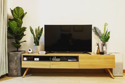 Mana Lebih Baik Meletakkan Televisi pada Dinding atau Bufet?