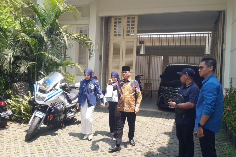Temui Jokowi di Solo, Mendes Yandri Susanto Antar Undangan Resepsi Pernikahan Anaknya