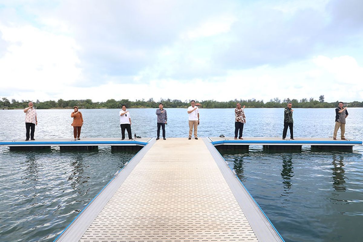 Suharso bersama Gugus Tugas Kementerian PPN/Bappenas untuk Percepatan Penanganan Covid-19 memberikan salam geopark dan ?Let?s Go Belitung? di sela kunjungan kerja, Jumat (4/9/2020). 