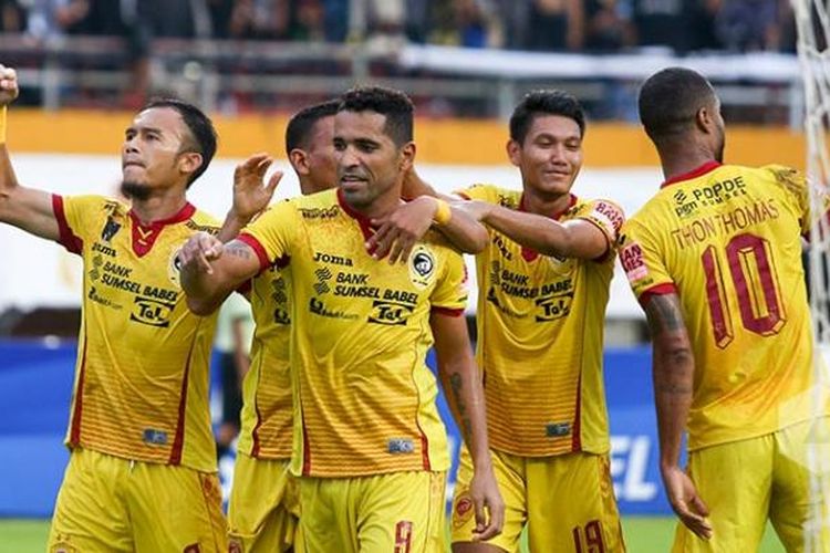 Alberto Gonzalves dan kawan kawan  merayakan goal dilaga perdana piala presiden melawan tuan rumah Bali United belum lama ini