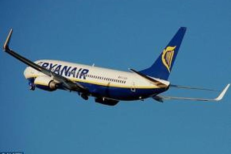 Salah satu pesawat terbang milik maskapai penerbangan Ryanair.
