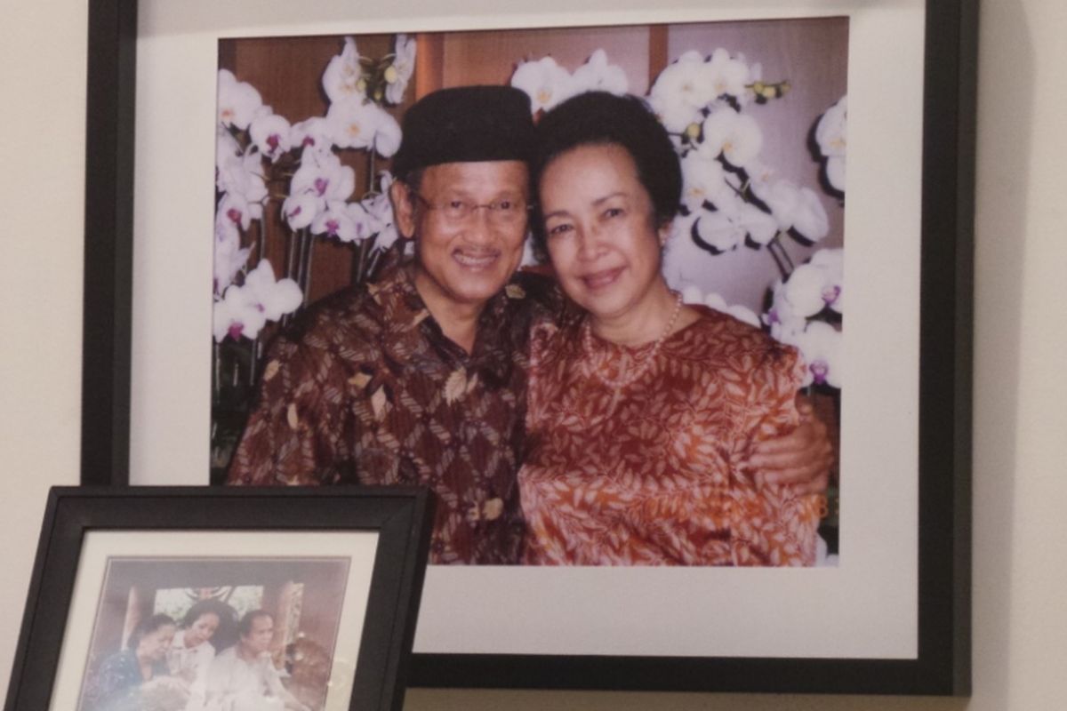 Foto Habibie dan Ainun dalam salah satu ruangan di kediaman Presiden ketiga RI BJ Habibie di kawasan Kuningan, Jakarta Selatan.