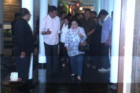 Megawati dan Jokowi Makan di Meja Raja Gula