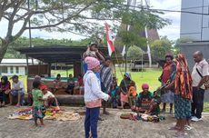 Saat Bahasa Tak Jadi Kendala bagi Para Mama Papua di Pasar Lintas Batas Negara...