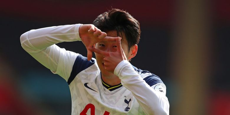 Penyerang Tottenham, Son Heung-min, merayakan gol ke gawang Southampton pada laga Liga Ingris di Stadion St Mary's, Southampton, pada Minggu (20/9/2020).