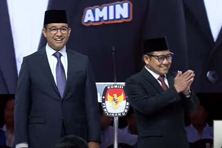 Calon presiden dan calon wakil presiden nomor urut 1 Anies Baswedan dan Muhaimin Iskandar  debat kelima Pilpres 2024 yang digelar di Jakarta Convention Center, Jakarta pusat, Minggu (4/2/2024). 