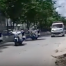 Ketika Mobil Rombongan Presiden Jokowi Beri Jalan buat Ambulans
