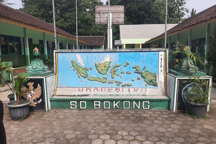 SD Negeri Bokong di Padukuhan Sonoharja, Kalurahan Margokaton, Kapanewon Seyegan, Kabupaten Sleman.