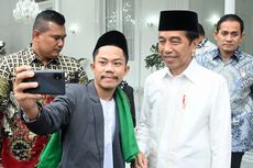 Usai Shalat Idul Adha, Jokowi Sempatkan Berfoto dengan Warga Yogyakarta