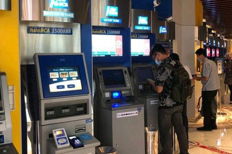 Pengguna Mobile Banking BCA bisa setor dan tarik tunai di ATM BCA tanpa gunakan kartu debit BCA dengan fitur cardless. 